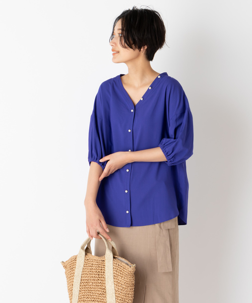 DISCOAT（ディスコート）の「イージーケアレーヨンパール釦ブラウス（シャツ/ブラウス・レディース・インディゴブルー/ベージュ/ブルー/オフホワイト・MEDIUM/LARGE）」の4枚目の写真