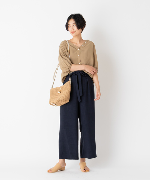 DISCOAT（ディスコート）の「イージーケアレーヨンパール釦ブラウス（シャツ/ブラウス・レディース・インディゴブルー/ベージュ/ブルー/オフホワイト・MEDIUM/LARGE）」の13枚目の写真