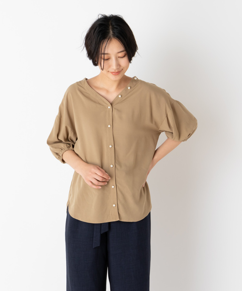 DISCOAT（ディスコート）の「イージーケアレーヨンパール釦ブラウス（シャツ/ブラウス・レディース・インディゴブルー/ベージュ/ブルー/オフホワイト・MEDIUM/LARGE）」の15枚目の写真