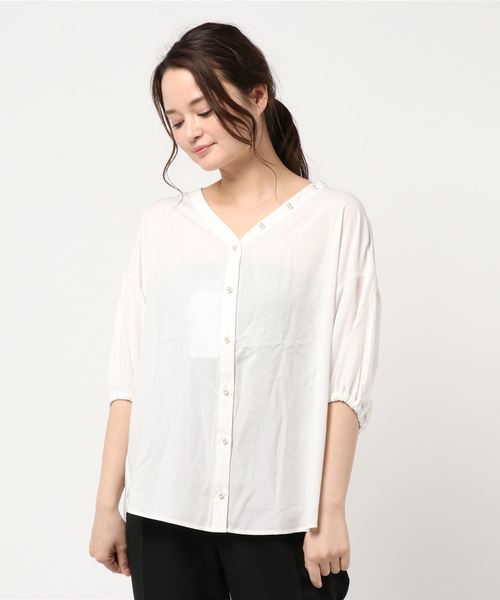 DISCOAT（ディスコート）の「イージーケアレーヨンパール釦ブラウス（シャツ/ブラウス・レディース・インディゴブルー/ベージュ/ブルー/オフホワイト・MEDIUM/LARGE）」の19枚目の写真