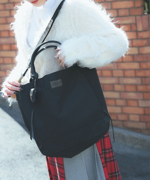 Ray BEAMS（レイビームス）の「toleur / ポリエステル 2way トートバッグ（トートバッグ・レディース・ブラック/ベージュ/オリーブ・ONE SIZE）」の7枚目の写真