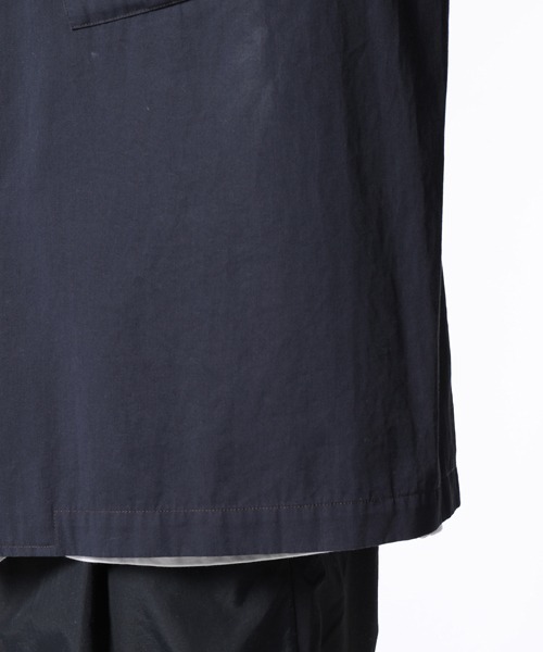 ADAM ET ROPE'（アダムエロペ）の「強撚サテン オーバーサイズ サファリジャケット（ブルゾン・メンズ・ネイビー・M/L/S）」の5枚目の写真