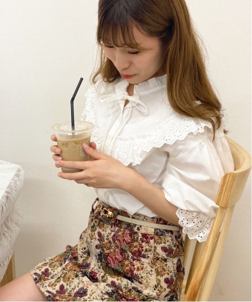 apres jour(アプレジュール)の「コットンレースフリルブラウス【ZOZOTOWN限定アイテム】【6AP】(シャツ/ブラウス・レディース・オフホワイト/ブラック/サックスブルー・フリー)」の6枚目の写真