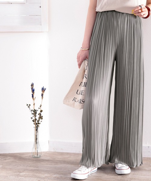 classicalelf（クラシカルエルフ）の「エアリーに揺れる。裾メローフレアプリーツパンツ（その他パンツ・レディース・ブラック/オリーブ/グレイッシュベージュ/ブルー/グレー系その他/アイボリー・MEDIUM/X-LARGE）」の22枚目の写真