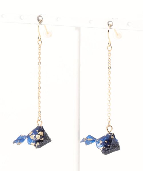 倭物やカヤ(ワモノヤカヤ)の「【倭物やカヤ】揺れ金魚ピアス(ピアス(両耳用)・レディース・レッド/ピンク/インディゴブルー/ブルー/その他/桜/ライトパープル/スミクロ/キナリ・FREE)」の3枚目の写真