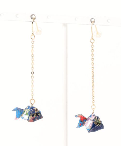 倭物やカヤ(ワモノヤカヤ)の「【倭物やカヤ】揺れ金魚ピアス(ピアス(両耳用)・レディース・レッド/ピンク/インディゴブルー/ブルー/その他/桜/ライトパープル/スミクロ/キナリ・FREE)」の4枚目の写真
