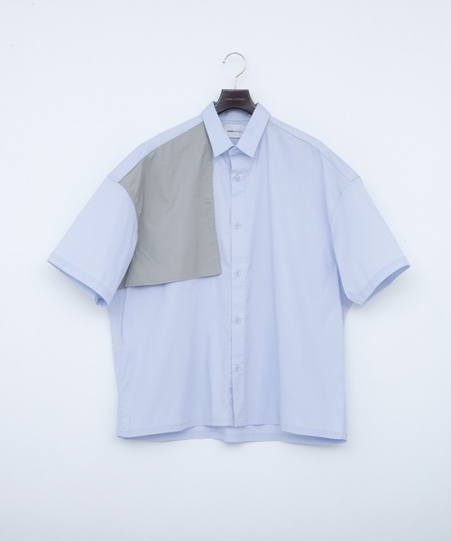 EMMA CLOTHES(エマクローズ)の「オーバーサイズ トレンチヨーク配色デザイン S/Sシャツ EMMA CLOTHES(シャツ/ブラウス・メンズ・グレイッシュベージュ/チャコール/ライトブルー・FREE)」の5枚目の写真