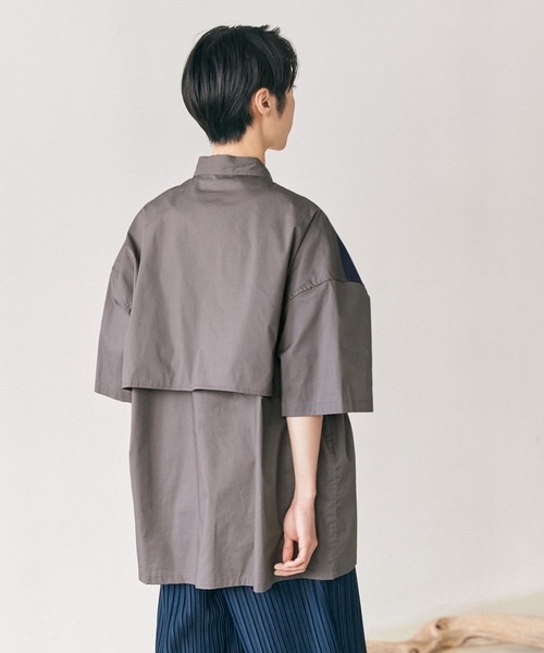 EMMA CLOTHES(エマクローズ)の「オーバーサイズ トレンチヨーク配色デザイン S/Sシャツ EMMA CLOTHES(シャツ/ブラウス・メンズ・グレイッシュベージュ/チャコール/ライトブルー・FREE)」の20枚目の写真