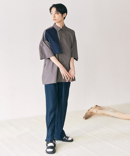 EMMA CLOTHES(エマクローズ)の「オーバーサイズ トレンチヨーク配色デザイン S/Sシャツ EMMA CLOTHES(シャツ/ブラウス・メンズ・グレイッシュベージュ/チャコール/ライトブルー・FREE)」の21枚目の写真