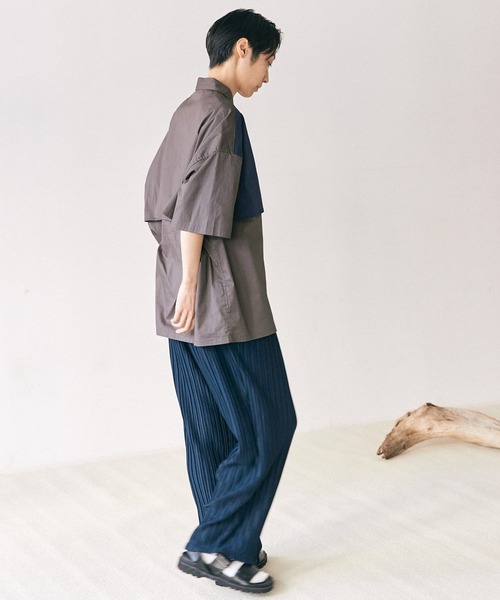 EMMA CLOTHES(エマクローズ)の「オーバーサイズ トレンチヨーク配色デザイン S/Sシャツ EMMA CLOTHES(シャツ/ブラウス・メンズ・グレイッシュベージュ/チャコール/ライトブルー・FREE)」の22枚目の写真