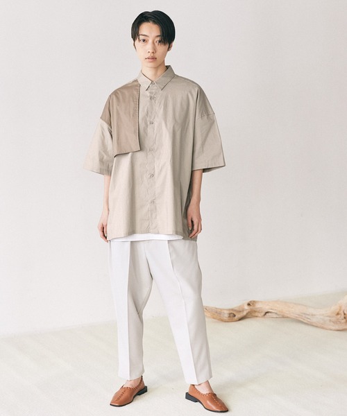 EMMA CLOTHES(エマクローズ)の「オーバーサイズ トレンチヨーク配色デザイン S/Sシャツ EMMA CLOTHES(シャツ/ブラウス・メンズ・グレイッシュベージュ/チャコール/ライトブルー・FREE)」の7枚目の写真