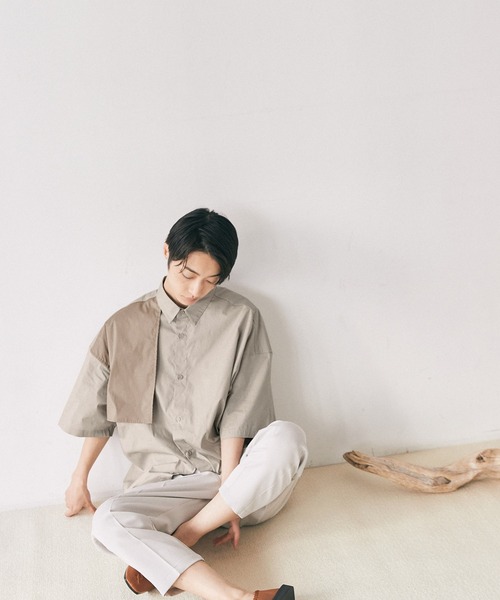 EMMA CLOTHES(エマクローズ)の「オーバーサイズ トレンチヨーク配色デザイン S/Sシャツ EMMA CLOTHES(シャツ/ブラウス・メンズ・グレイッシュベージュ/チャコール/ライトブルー・FREE)」の17枚目の写真