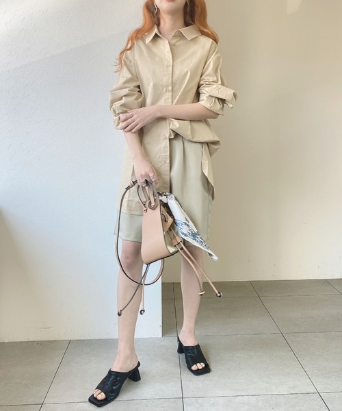 UNRELISH（アンレリッシュ）の「ビッグゆるチュニックシャツ（シャツ/ブラウス・レディース・ブラック/ベージュ・MEDIUM）」の11枚目の写真