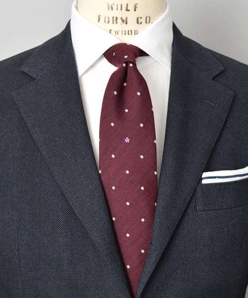 SHIPS（シップス）の「SD: ウール/シルク ワンポイント フラワーコモン ネクタイ（ネクタイ・メンズ・チャコールグレー/ブラウン/ワイン/コバルトブルー/ネイビー/パープル・6）」の6枚目の写真