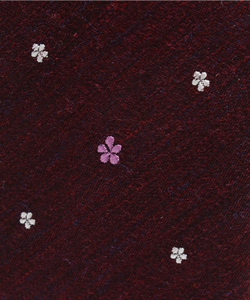 SHIPS（シップス）の「SD: ウール/シルク ワンポイント フラワーコモン ネクタイ（ネクタイ・メンズ・チャコールグレー/ブラウン/ワイン/コバルトブルー/ネイビー/パープル・6）」の15枚目の写真