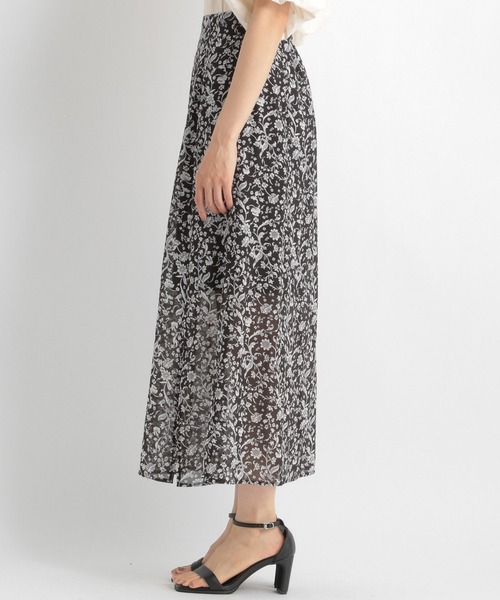 Andemiu（アンデミュウ）の「ハナガラナロースカート953206（スカート・レディース・アイボリー/ブラック・MEDIUM/SMALL）」の11枚目の写真