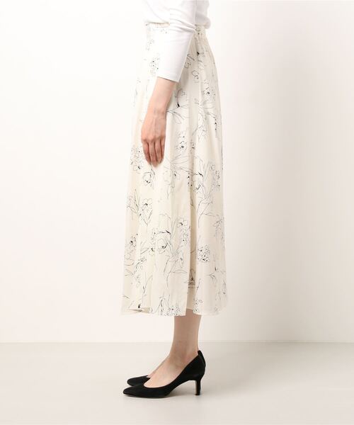 Te chichi（テチチ）の「ドローイングフラワーロングフレアスカート（スカート・レディース・ブラック/オフホワイト/ブルー・SMALL/MEDIUM）」の4枚目の写真