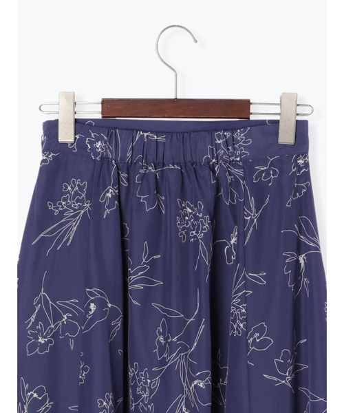 Te chichi（テチチ）の「ドローイングフラワーロングフレアスカート（スカート・レディース・ブラック/オフホワイト/ブルー・SMALL/MEDIUM）」の14枚目の写真