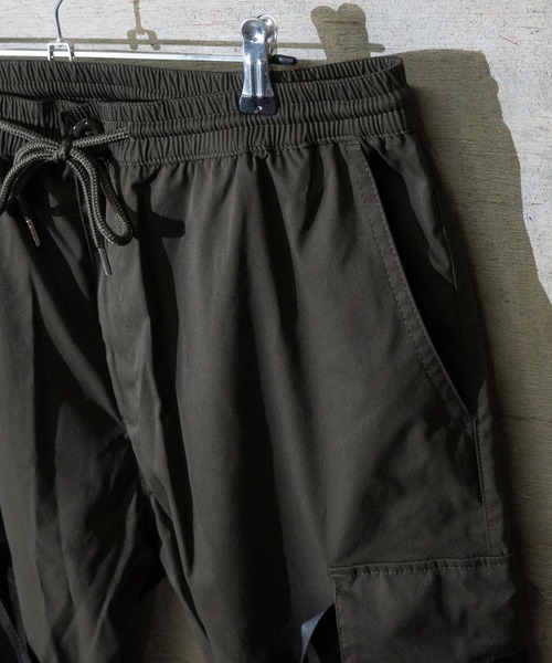 JOHN'S CLOSET（ジョンズクローゼット）の「【13】バックル＆テープ付きジョガーカーゴパンツ（カーゴパンツ・メンズ・ブラック/オリーブ・MEDIUM/LARGE）」の16枚目の写真