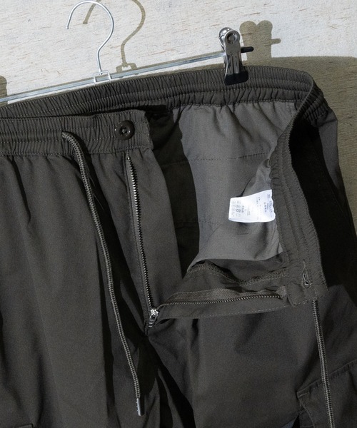 JOHN'S CLOSET（ジョンズクローゼット）の「【13】バックル＆テープ付きジョガーカーゴパンツ（カーゴパンツ・メンズ・ブラック/オリーブ・MEDIUM/LARGE）」の18枚目の写真