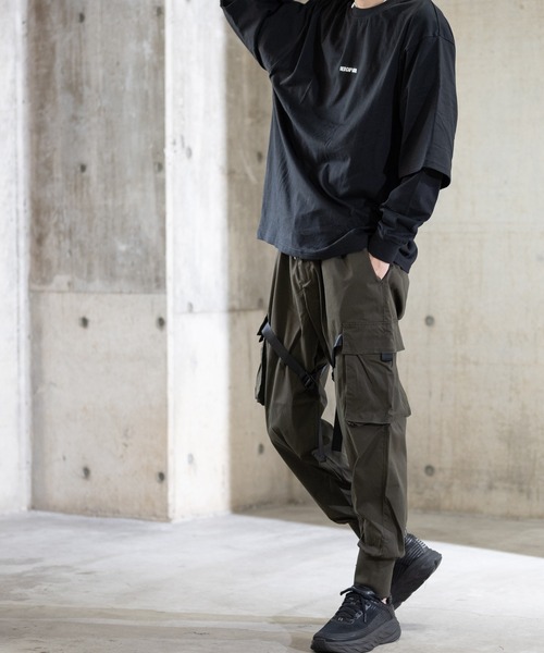 JOHN'S CLOSET（ジョンズクローゼット）の「【13】バックル＆テープ付きジョガーカーゴパンツ（カーゴパンツ・メンズ・ブラック/オリーブ・MEDIUM/LARGE）」の8枚目の写真