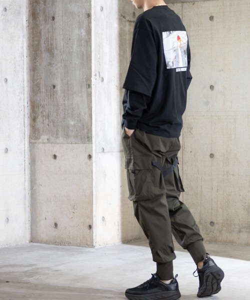 JOHN'S CLOSET（ジョンズクローゼット）の「【13】バックル＆テープ付きジョガーカーゴパンツ（カーゴパンツ・メンズ・ブラック/オリーブ・MEDIUM/LARGE）」の4枚目の写真