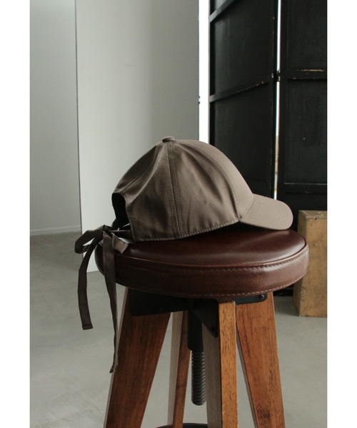 AZUL by moussy（アズールバイマウジー）の「BACK RIBBON TWILLCAP/バックリボンツイルキャップ（キャップ・レディース・ダークブラウン/ダークグリーン/ブラック・FREE）」の3枚目の写真
