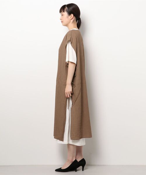AZUL by moussy（アズールバイマウジー）の「LONG VEST SET ONEPIECE/ロングベストセットワンピース（ワンピース・レディース・ブラック/ダークグリーン/ライトブラウン・SMALL/MEDIUM）」の4枚目の写真