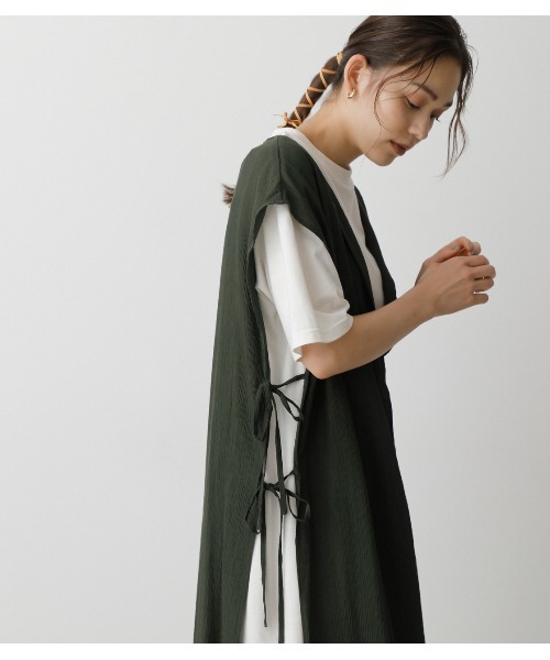AZUL by moussy（アズールバイマウジー）の「LONG VEST SET ONEPIECE/ロングベストセットワンピース（ワンピース・レディース・ブラック/ダークグリーン/ライトブラウン・SMALL/MEDIUM）」の15枚目の写真