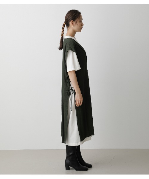 AZUL by moussy（アズールバイマウジー）の「LONG VEST SET ONEPIECE/ロングベストセットワンピース（ワンピース・レディース・ブラック/ダークグリーン/ライトブラウン・SMALL/MEDIUM）」の17枚目の写真