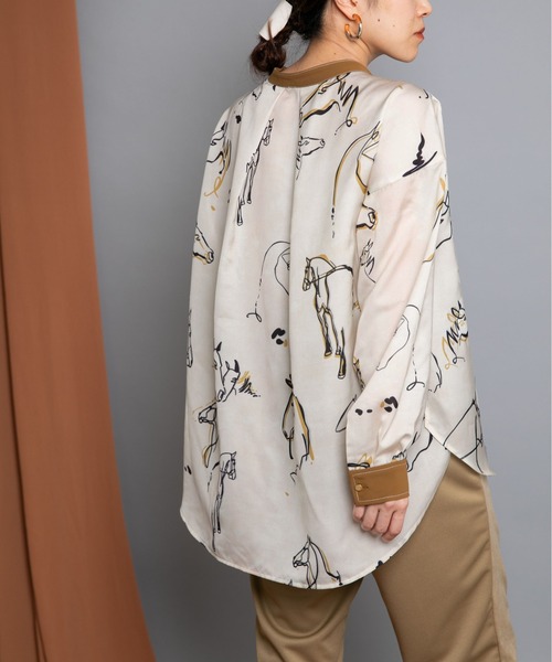 Eimee Law（エイミーロウ）の「Horse柄フロントタックBL（シャツ/ブラウス・レディース・ブラック/ベージュ・38）」の3枚目の写真