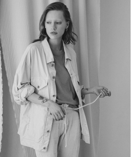 UNFIL(アンフィル)の「unfil アンフィル / egyptian cotton-back satin trucker jacket エジプト産超長綿 バックサテン トラッカージャケット シャツジャケット / WWSP-UW114(ブルゾン・レディース・ライトベージュ/ライトグリーン/ブラック・1)」の7枚目の写真