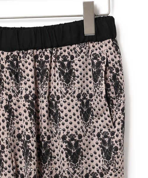 NE QUITTEZ PAS!(ヌキテパ)の「【ne Quittez pas】MODAL SATIN ETHNIC PRINT PANTS(その他パンツ・レディース・ベージュ/ブラウン・M)」の11枚目の写真