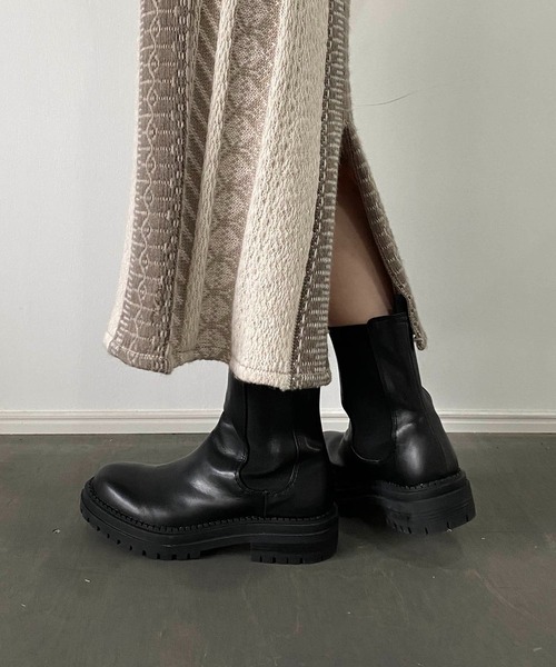 CAPRICIEUX LE'MAGE(カプリシューレマージュ)の「サイドゴアブーツ(ブーツ・レディース・ブラック/アイボリー・24.5/23.5)」の1枚目の写真