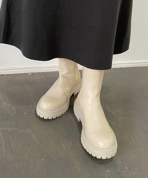 CAPRICIEUX LE'MAGE(カプリシューレマージュ)の「サイドゴアブーツ(ブーツ・レディース・ブラック/アイボリー・24.5/23.5)」の3枚目の写真