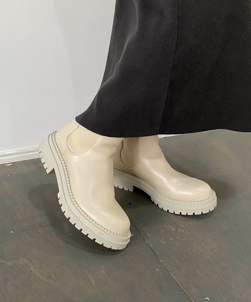 CAPRICIEUX LE'MAGE(カプリシューレマージュ)の「サイドゴアブーツ(ブーツ・レディース・ブラック/アイボリー・24.5/23.5)」の6枚目の写真