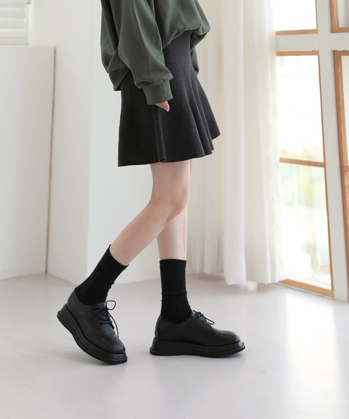 by muni:r(バイ ムニール)の「カジュアル フレア ニット ミニスカート(スカート・レディース・ブラック/ブラウン/グレー・FREE)」の4枚目の写真