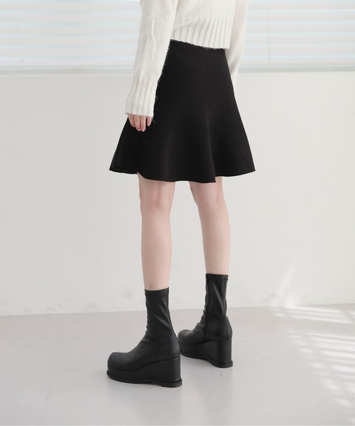 by muni:r(バイ ムニール)の「カジュアル フレア ニット ミニスカート(スカート・レディース・ブラック/ブラウン/グレー・FREE)」の8枚目の写真