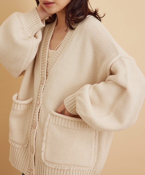 SALON adam et rope'（サロン アダム エ ロペ）の「【WEB限定】袖ボリュームニットカーディガン（カーディガン/ボレロ・レディース・オフホワイト/グリーン・FREE）」の2枚目の写真
