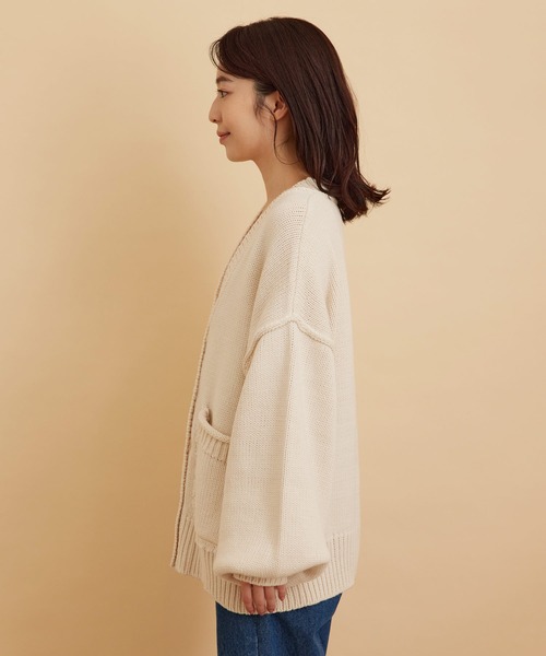 SALON adam et rope'（サロン アダム エ ロペ）の「【WEB限定】袖ボリュームニットカーディガン（カーディガン/ボレロ・レディース・オフホワイト/グリーン・FREE）」の10枚目の写真