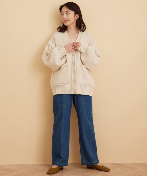 SALON adam et rope'（サロン アダム エ ロペ）の「【WEB限定】袖ボリュームニットカーディガン（カーディガン/ボレロ・レディース・オフホワイト/グリーン・FREE）」の12枚目の写真