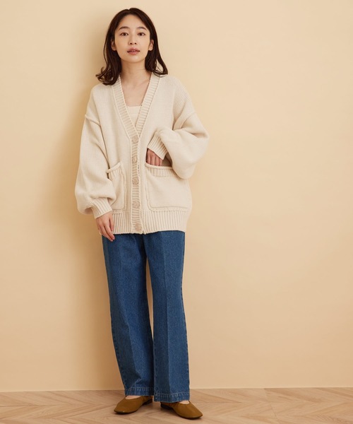 SALON adam et rope'（サロン アダム エ ロペ）の「【WEB限定】袖ボリュームニットカーディガン（カーディガン/ボレロ・レディース・オフホワイト/グリーン・FREE）」の5枚目の写真