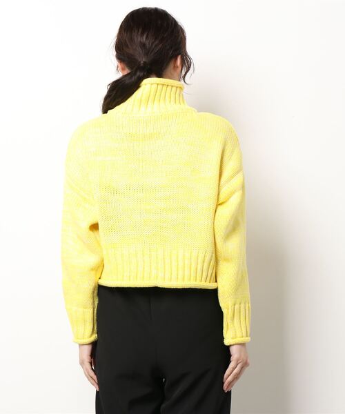 KOBE LETTUCE(コウベレタス)の「クロップドモックネックメランジニットトップス(ニット/セーター・レディース・ピンク/イエロー/グリーン・FREE)」の5枚目の写真