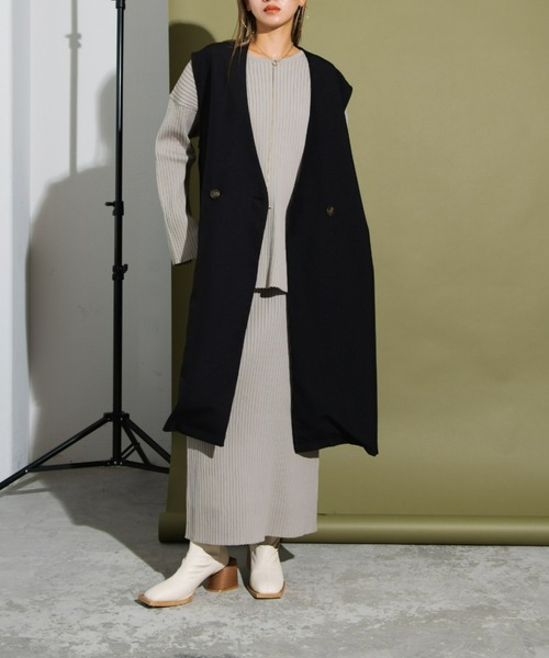 AIC.（エーアイシー）の「ノーカラーダブルボタンロングジレベスト（ベスト・レディース・ブラック/アイボリー・FREE）」の2枚目の写真