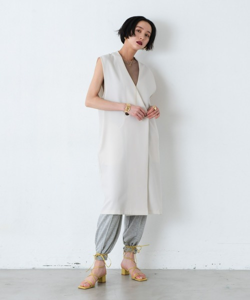 AIC.（エーアイシー）の「ノーカラーダブルボタンロングジレベスト（ベスト・レディース・ブラック/アイボリー・FREE）」の20枚目の写真