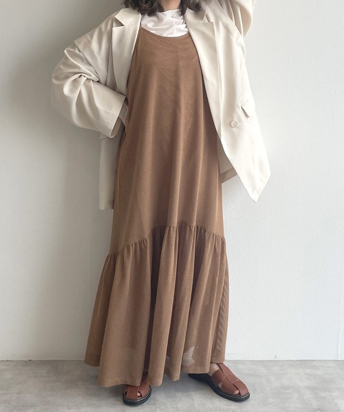 w closet(ダブルクローゼット)の「ティアードキャミワンピース(ワンピース・レディース・オフホワイト/ベージュ/ブラウン/ホワイト・FREE)」の3枚目の写真