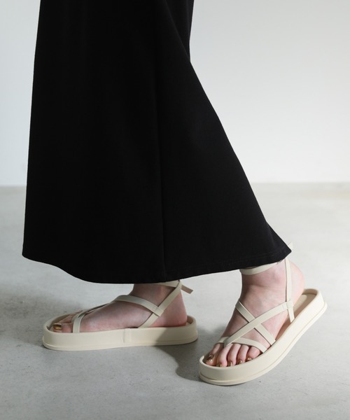 select MOCA（セレクトモカ）の「ボリュームソールストラップサンダル（サンダル・レディース・ブラック/アイボリー・SMALL/MEDIUM/LARGE）」の9枚目の写真