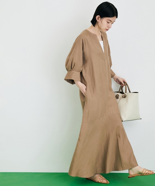 ADAM ET ROPE'(アダムエロペ)の「【一部直営店舗・WEB限定】リネンボリュームスリーブワンピース(ワンピース・レディース・ブラック/ベージュ/オレンジ/ブルー・FREE)」の3枚目の写真