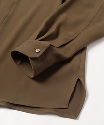 22-AW-018 / Double satin chin tab shirtを使った人気ファッション