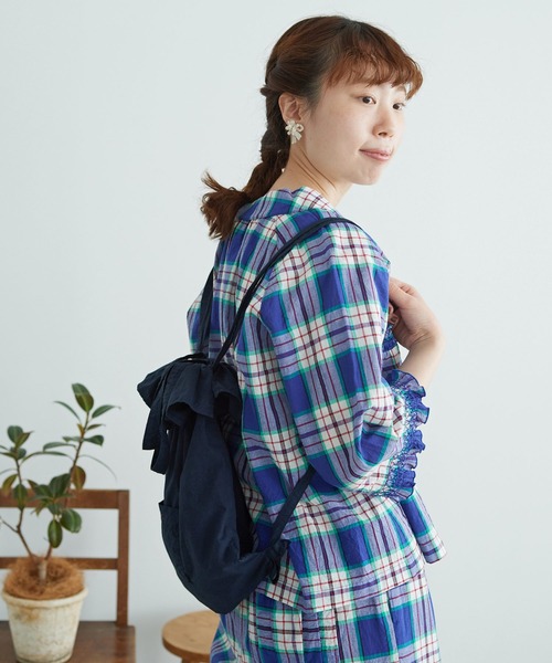 chambre de charme(シャンブルドゥシャーム)の「cdc コットンタイプライター NVW ナップサック(バックパック/リュック・レディース・ネイビー/グリーン・FREE)」の3枚目の写真